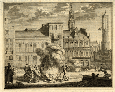 32358 Afbeelding van het verbranden van katholieke beelden en kerkmeubilair op de Stadhuisbrug te Utrecht na het ...